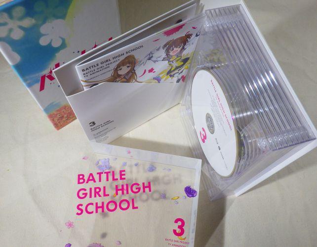 一番厚い第3巻は8枚のディスクつき(BD×1+CD×7の8枚)