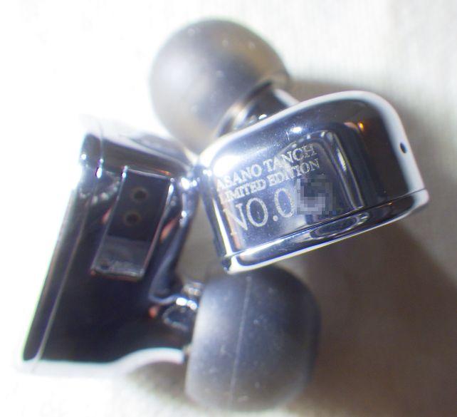 サイドにもシリアルナンバーが。