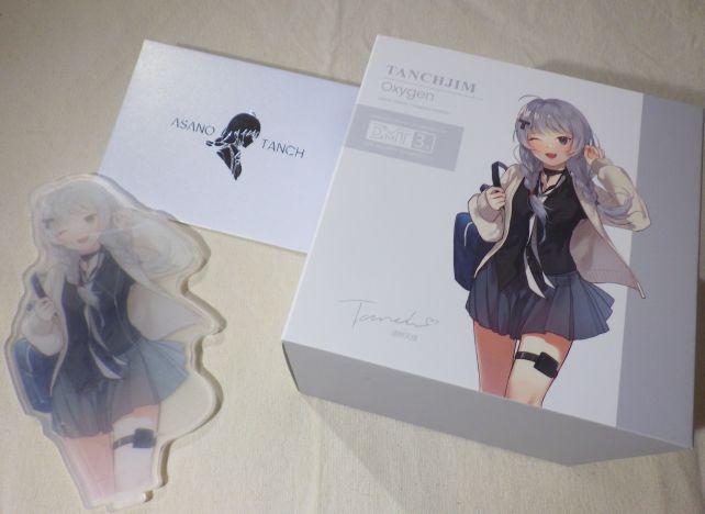 アクリルスタンドとフィルター(後述)が入っている包みは別添