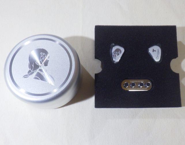 付属品の箱以外の内容物はこんな感じ