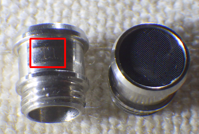 「T1」のノズル。□枠の中に刻印がある。