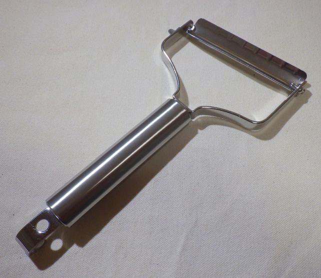 約100gで結構ずっしりだが、バランスは良く使いやすい。