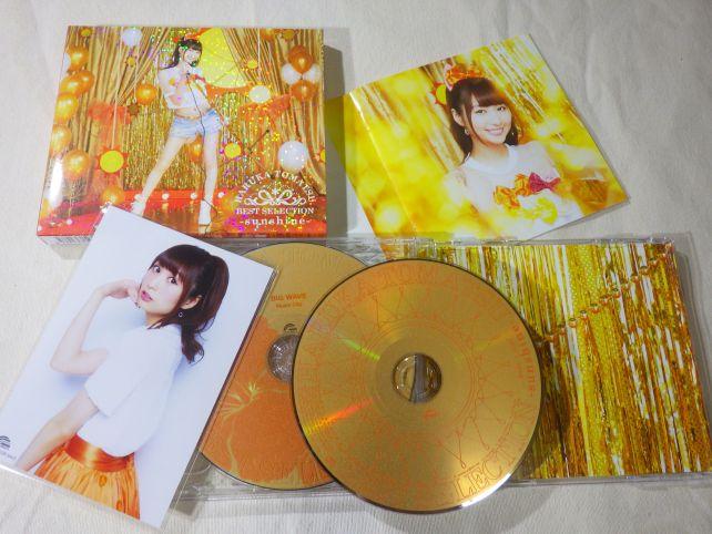 販売店特典の写真サイズブロマイドつき。