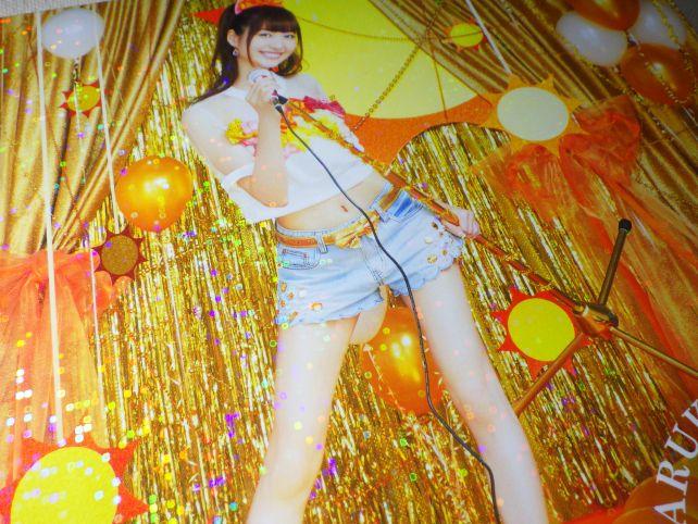 三方背ケースにはホログラムのキラキラが。