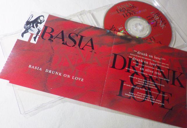 各国盤もほぼ同じジャケットなので、収録曲には注意