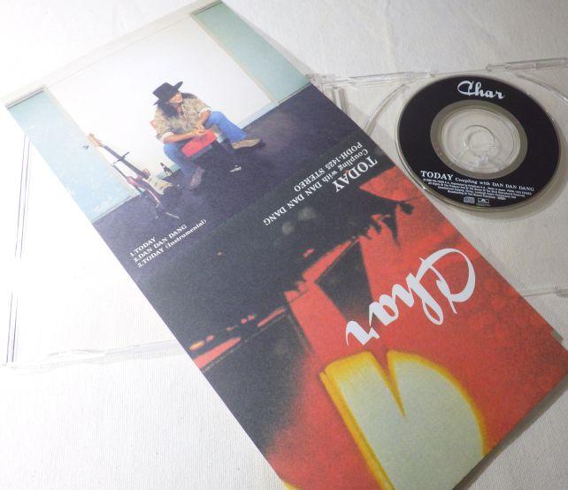 ガワは12cm用だが、中身は8cmCDシングル。