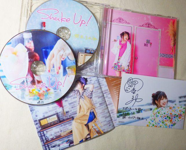 右下のは購入店の複製サイン入りフォト