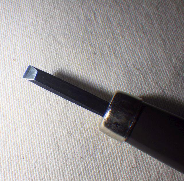 こちらが裏で、彫られる方が接する方