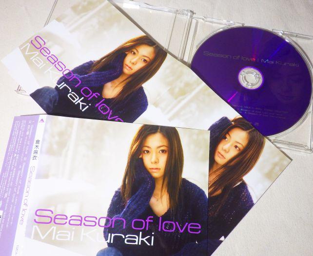 CDには薄く麻衣のシルエットが入っている(心霊写真ではありません)