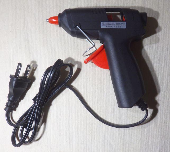 スタンドはたたむとストッパーにもなる