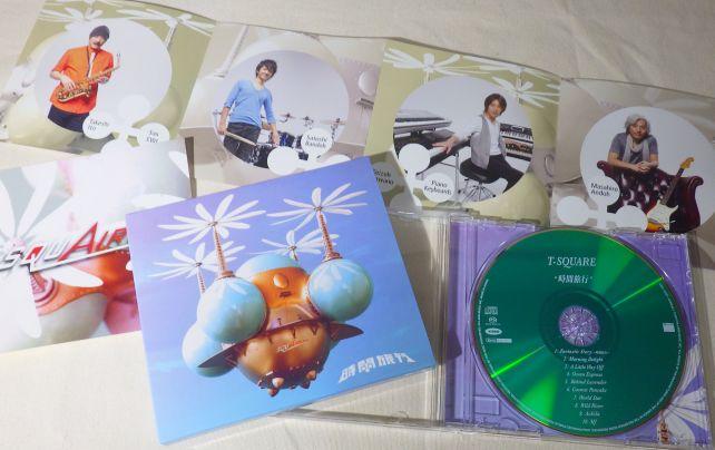 初回盤三方背BOX仕様。左端のは「SQUAIRLINE」のステッカー