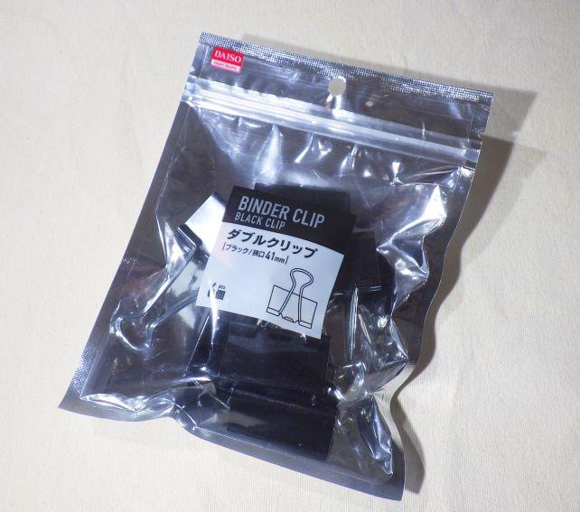 2枚の板を挟むクリップも100均調達