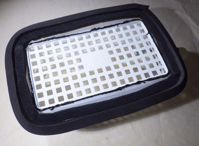 外周にEVA素材の空気が漏れない隙間テープを使用