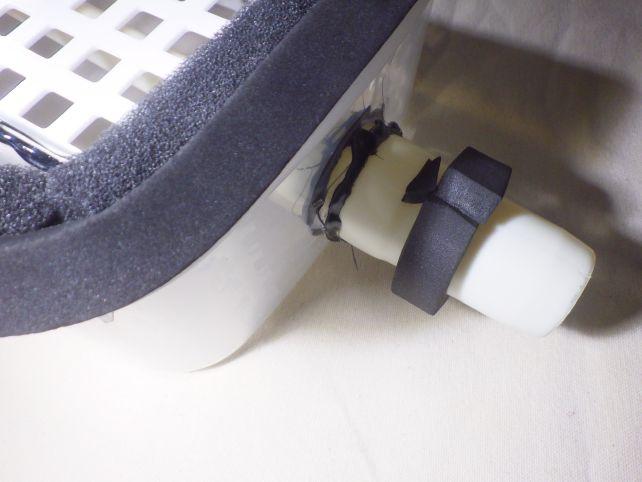 掃除機側も(純正ではないので)少し隙間があるのをテープで埋めた