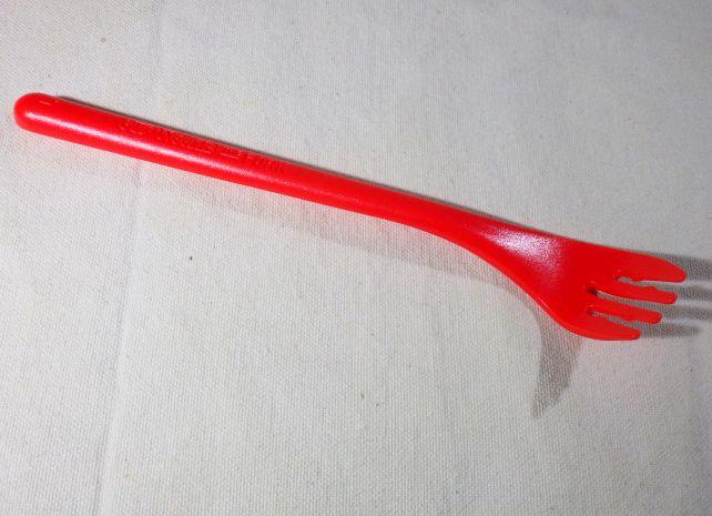 左右対称ではないフォーク