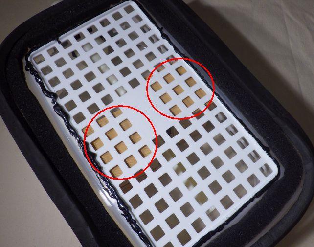 上部メッシュ板の「足」を追加設置