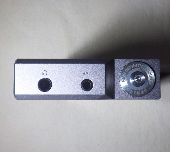 D2の方なので、2.5mmバランス出力を装備