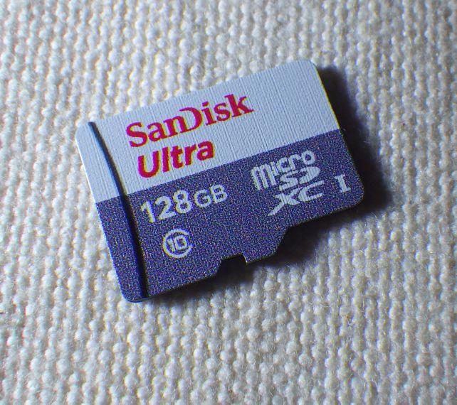 パッケージから出してみると、いつもの...