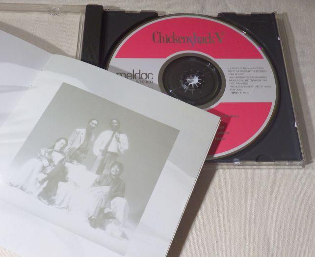 他のページに一人ずつのアップの写真にはあるが、集合写真にMarvinの姿はない