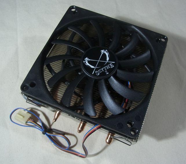 10cmの大型ファンを搭載する