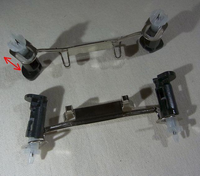 このプッシュピンの位置が動く...というのが取り付け難易度を上げている