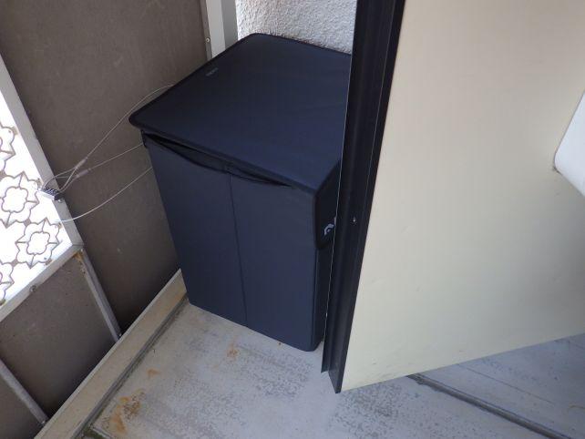 ただ、広げているとこんな感じで扉が開けきれない