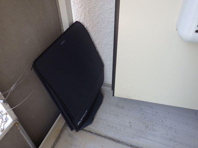 底板を上げて畳めばこんなモンで、扉全開可能