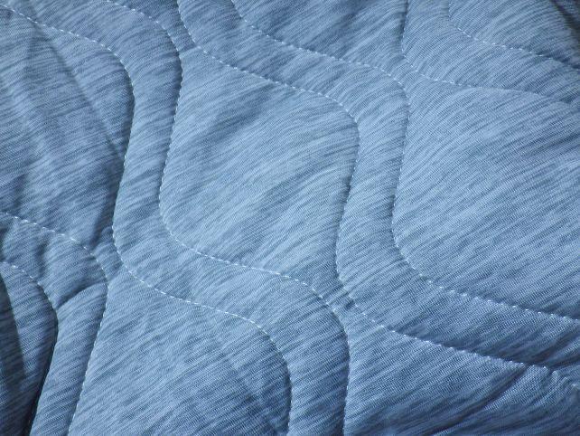 表はさらさらとした冷感素材