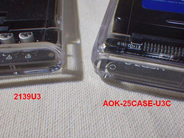 縁が面取されているのがAOK-25CASE-U3Cの方