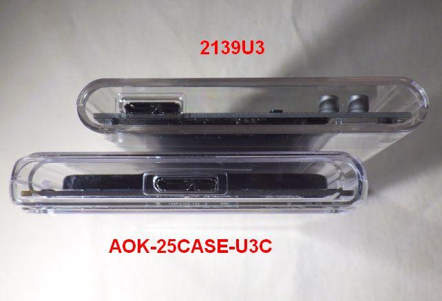 真ん中にUSBポートがあるAOK-25CASE-U3Cの方が使いやすい