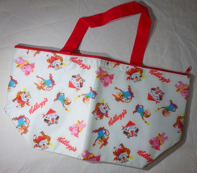 口にはチャックつき