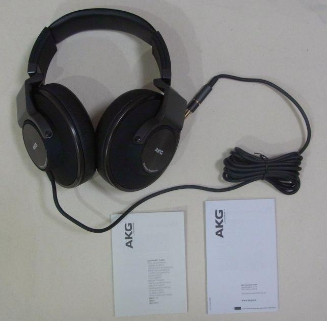 内容物は特にポーチやケースもなくシンプル