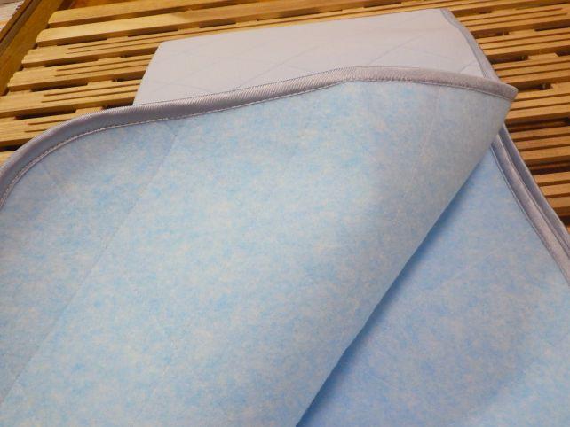 裏はじゅうたんの一部にあるような硬めの処理