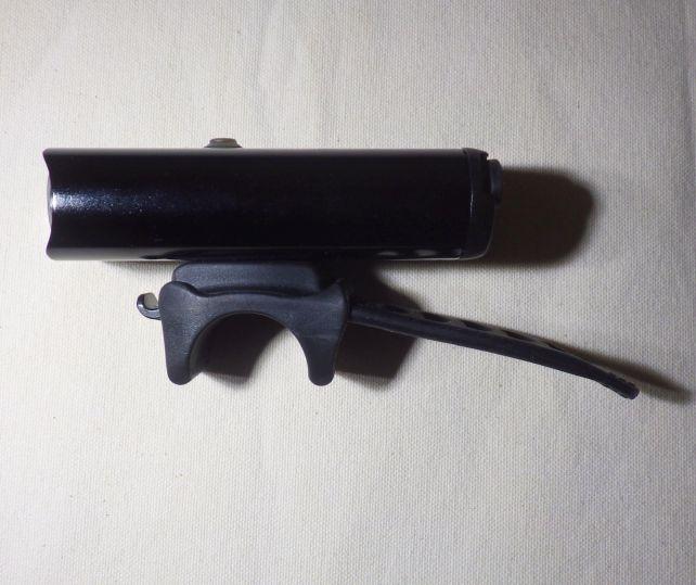 ラバーストラップは一体式でライトは外せない