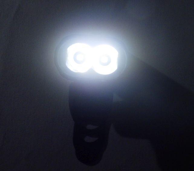 点灯するとクソまぶしい