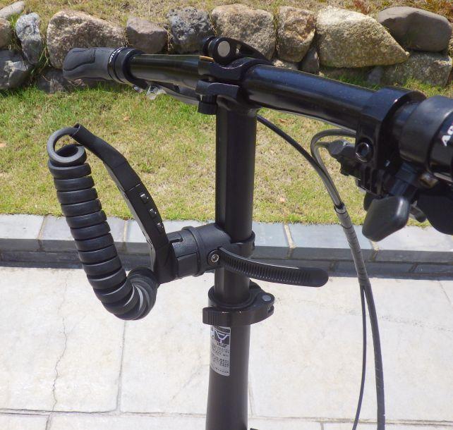 ハンドルステムのこの位置が取りやすく、邪魔にならない