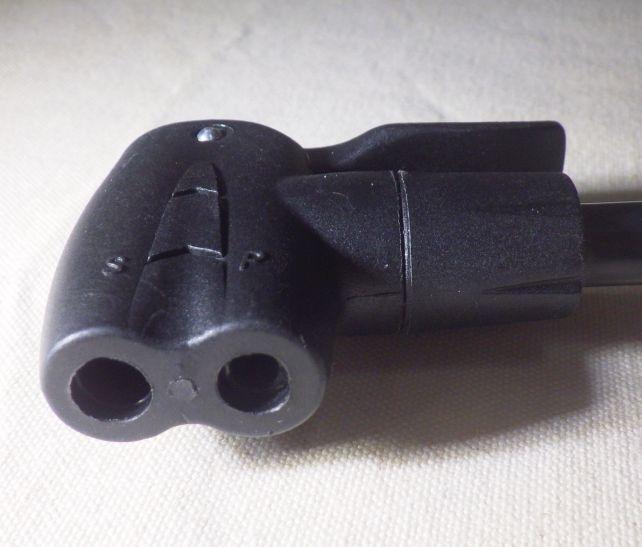 太い米式(左)と細い仏式では、そもそも内部構造が違う