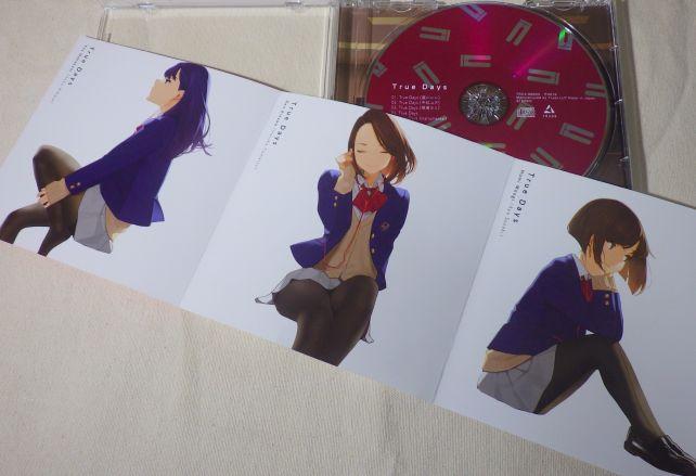 レーベル面にちりばめられているのは...タイツ?w