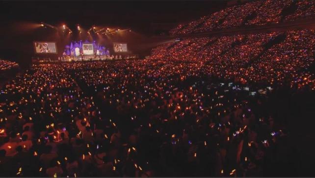 「」では会場一面オレンジ