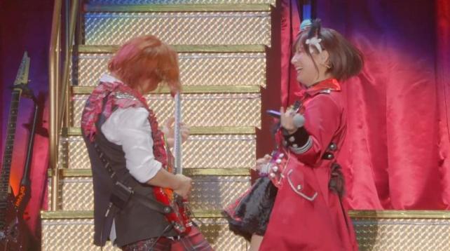 ギターのIMAJOのフリ真似をするまっつん