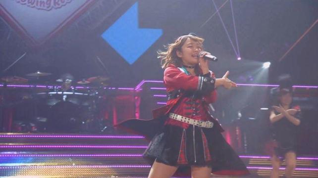 前からの風を受けながら歌うのはお約束