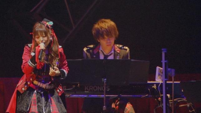 この二人、学生の頃からの知り合いらしい...