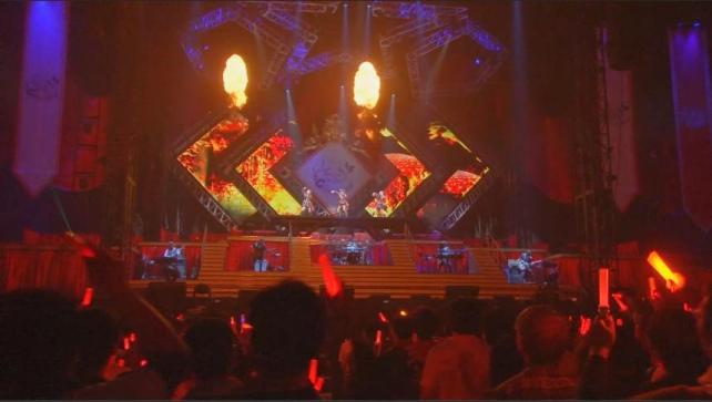 パワーのある3人の歌唱は燃えた(物理的にも)