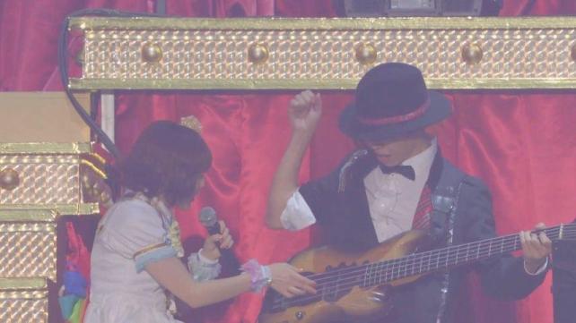 ベースにちょっかい(^^ゞ