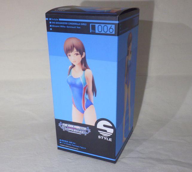 競泳水着姿の美波