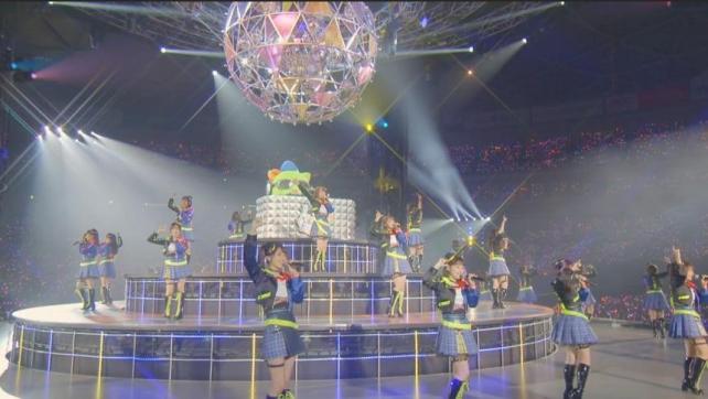 実は立体的に階段状になり、回転もする。