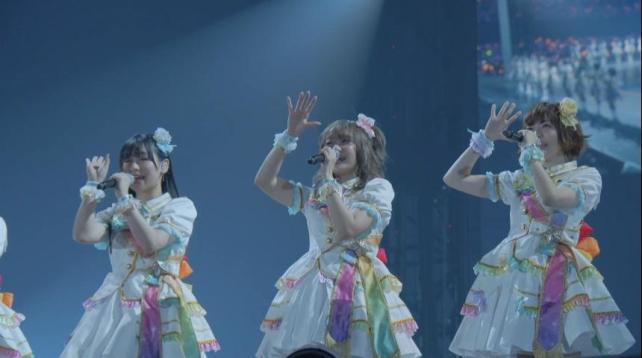 DJ TIMEの間にこの衣装にお召し替え...