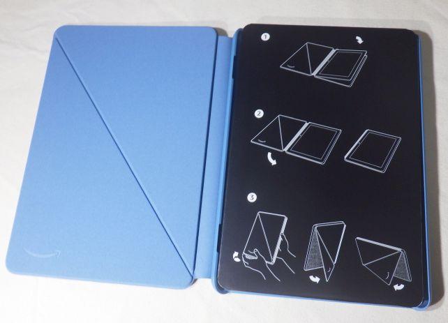 セッティングや、使い方が書かれた厚紙が本体の入る位置に挟んである