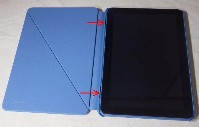 Fure HD 8をセットするとこんな感じ(矢印がスピーカー用のスリット)