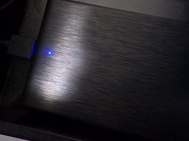 ちな、アクセスランプはここ。